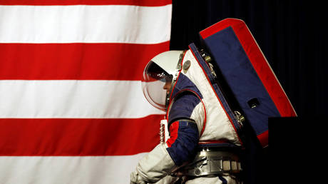 Advanced Space Suit Engineer at NASA Kristine Davis wears the xEMU prototype space suit for the next astronaut to the moon by 2024, during its presentation at NASA headquarters in Washington, U.S., October 15, 2019. © REUTERS/Carlos Jasso