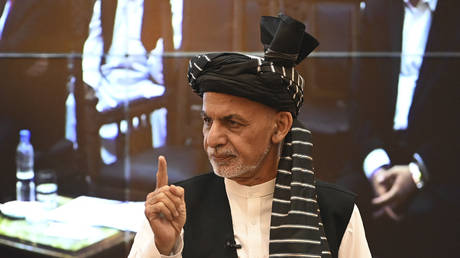 Afghanistan's President Ashraf Ghani gestures during a function at the Afghan presidential palace in Kabul on August 4, 2021 © SAJJAD HUSSAIN / AFP