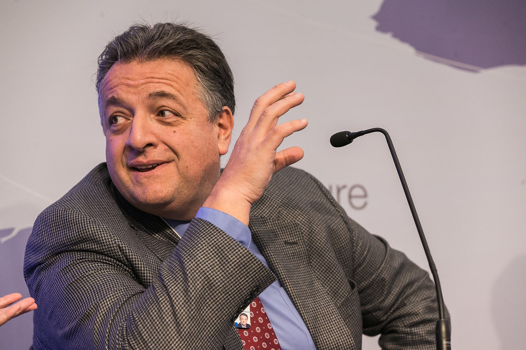 Noubar Afeyan consideră că guvernele statelor nu au fost pregătite și deseori au informat în contradictoriu.