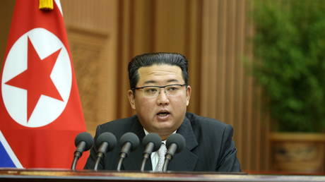 North Korean leader Kim Jong Un delivers a speech at the Supreme People's Assembly (SPA) of the Democratic People's Republic of Korea (DPRK) in Pyongyang, North Korea. © Reuters / KCNA
