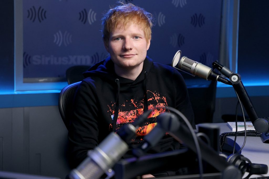Ed Sheeran a anunţat că se autoizolează după ce a fost testat pozitiv la Covid-19.