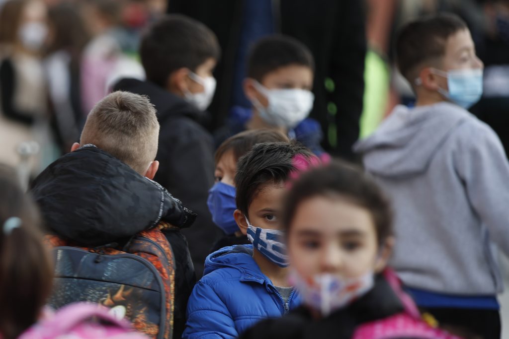 Rata de infectare cu SARS-CoV-2 s-a dublat la categoria de vârstă 5-9 ani. Ce impact poate să aibă această creștere