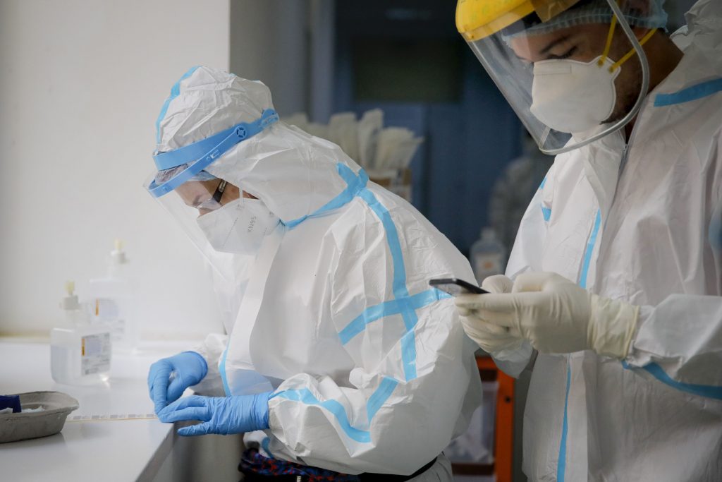 În ultimele 24 de ore s-au înregistrat 350 decese asociate COVID-19.