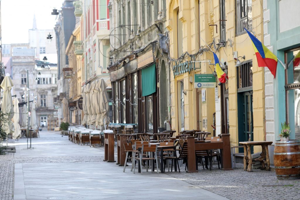 Nerespectarea măsurilor de distanțare socială ar putea duce la reducerea programului teraselor. CNSU urmează să decidă azi
