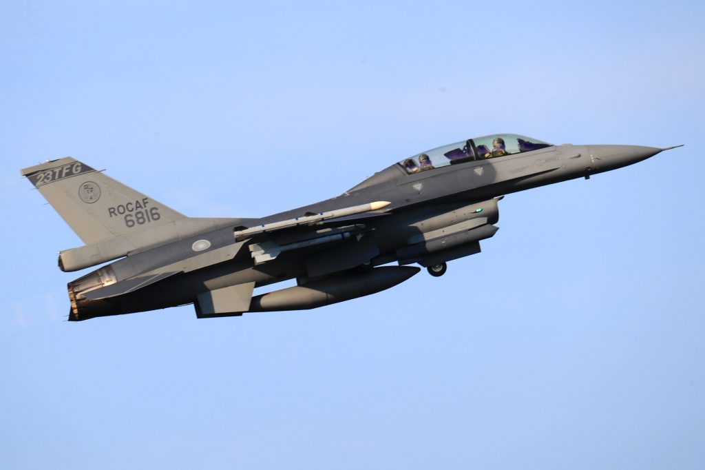 Taiwanul mobilizează avioane de luptă după ce China a trimis 27 de aeronave în zona de apărare aeriană taiwaneză