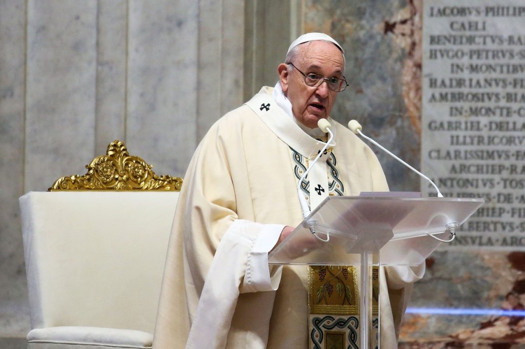 Papa Francisc in timpul slujbei.