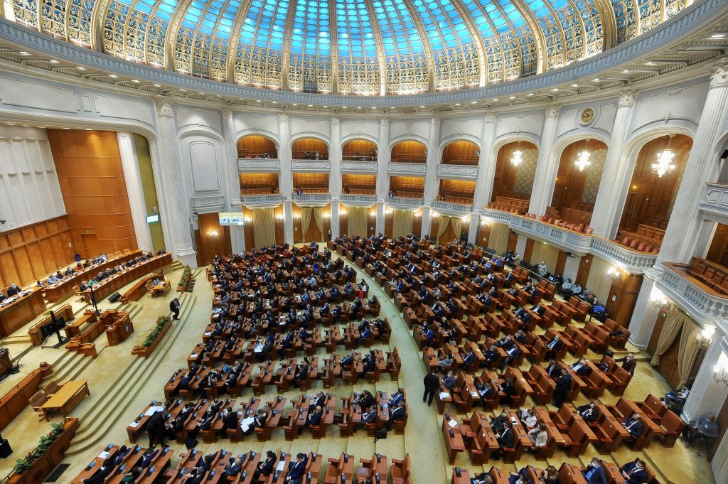 Ajutorul cerut de primării pentru termoficare va fi stabilit în Parlament