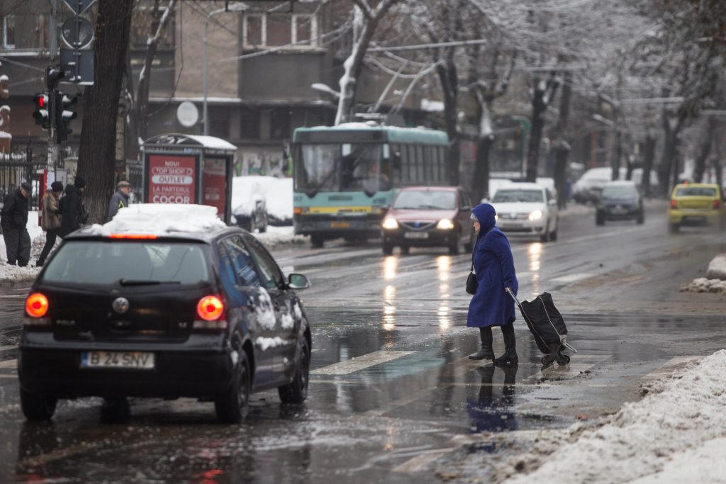 ANM: Ninsori, vânt și temperaturi de -3 grade Celsius, până sâmbătă seara, în București