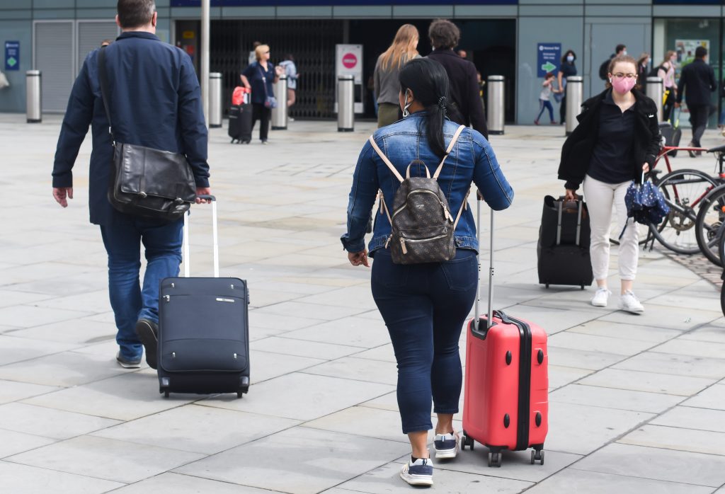 Lista ţărilor cu risc epidemiologic ridicat a fost actualizată. Nu mai stai în carantină dacă te întorci în România din Marea Britanie