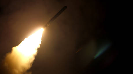 The guided-missile cruiser USS Monterey fires a Tomahawk land attack missile. © Kallysta CASTILLO / US Department of Defense / AFP