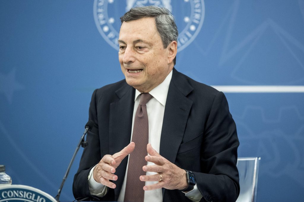 mario draghi gesticuland