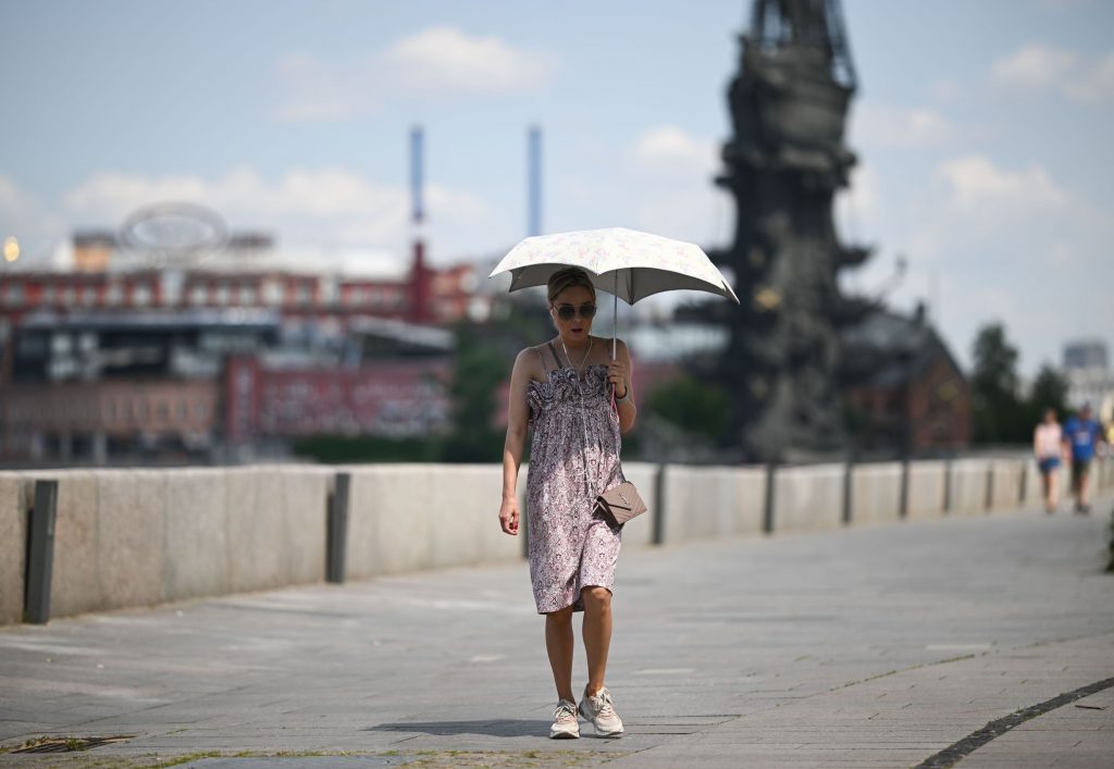 ANM a emis cod portocaliu și galben de caniculă până vineri. În 9 județe din vest și centru temperaturile ajung la 38 de grade.