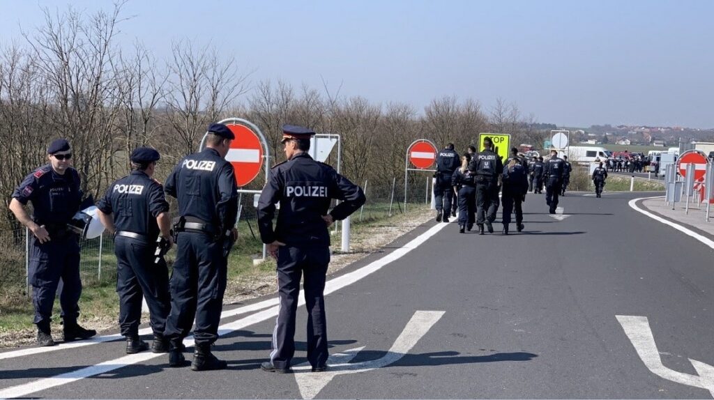 11 răniţi accident şofer român austria